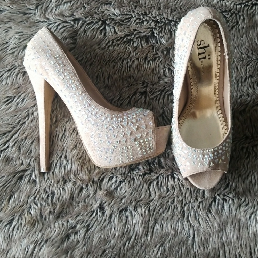 Shii by Journeys cream platform heels w crystals